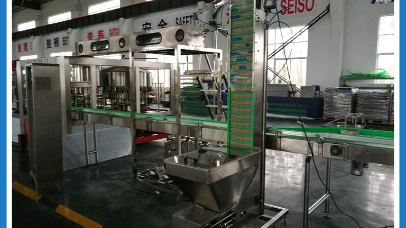 在选购饮料生产线设备时，需要关注以下性能指标：